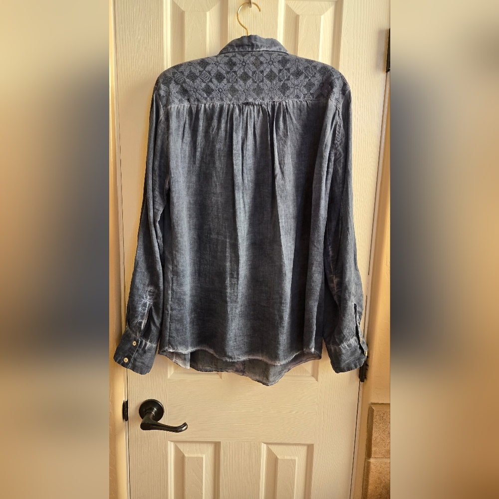 Casual Studio Blue Acid Wash Flowy Button Up Long Sleeve Blouse Size Extra Large - Picture 5 of 14